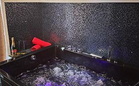 Suite De Prestige Avec Spa & Cinema